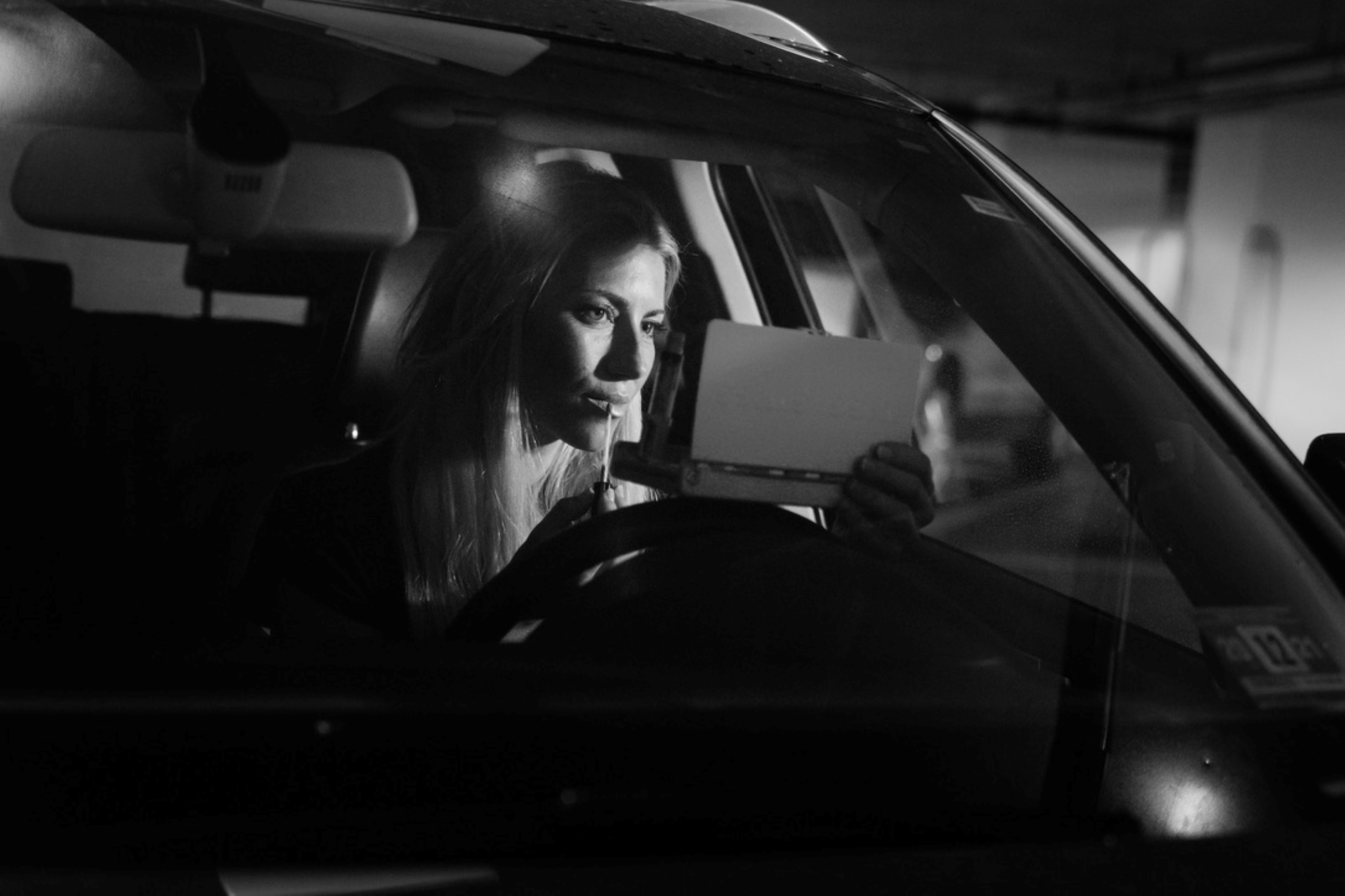 Conductrice dans sa voiture